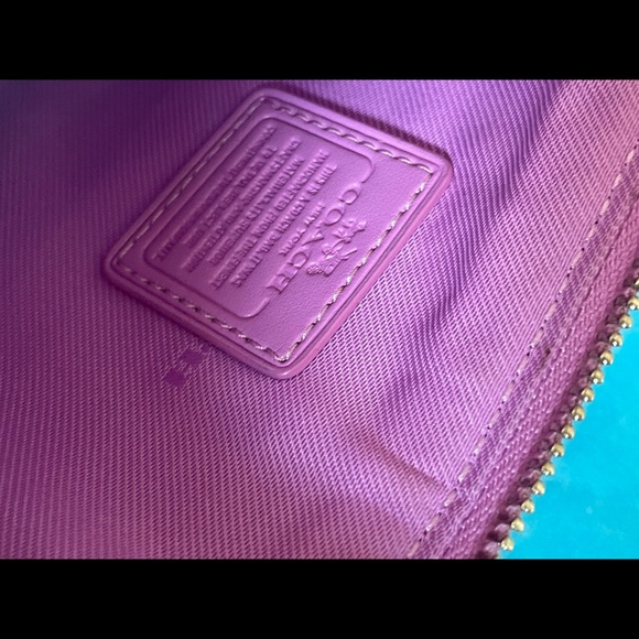 COACH wristlet/Wallet - Picture 7 of 7
